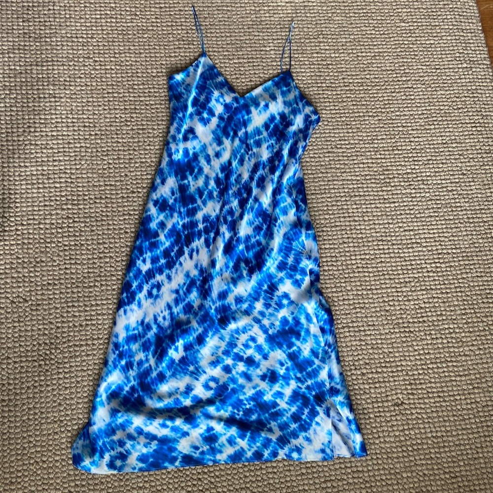 CAMI NYC slip dress in tie dyes blue. Size Large